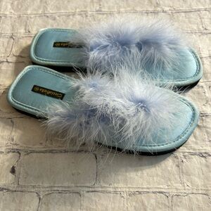CICCIABELLA LIGHT BLUE BOA FEATHERS STYLE THONG SLIPPERS WOMEN’S SIZE MEDIUM